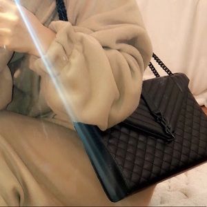 YSL envelope bag ALL BLACK. Perfect condition 💕